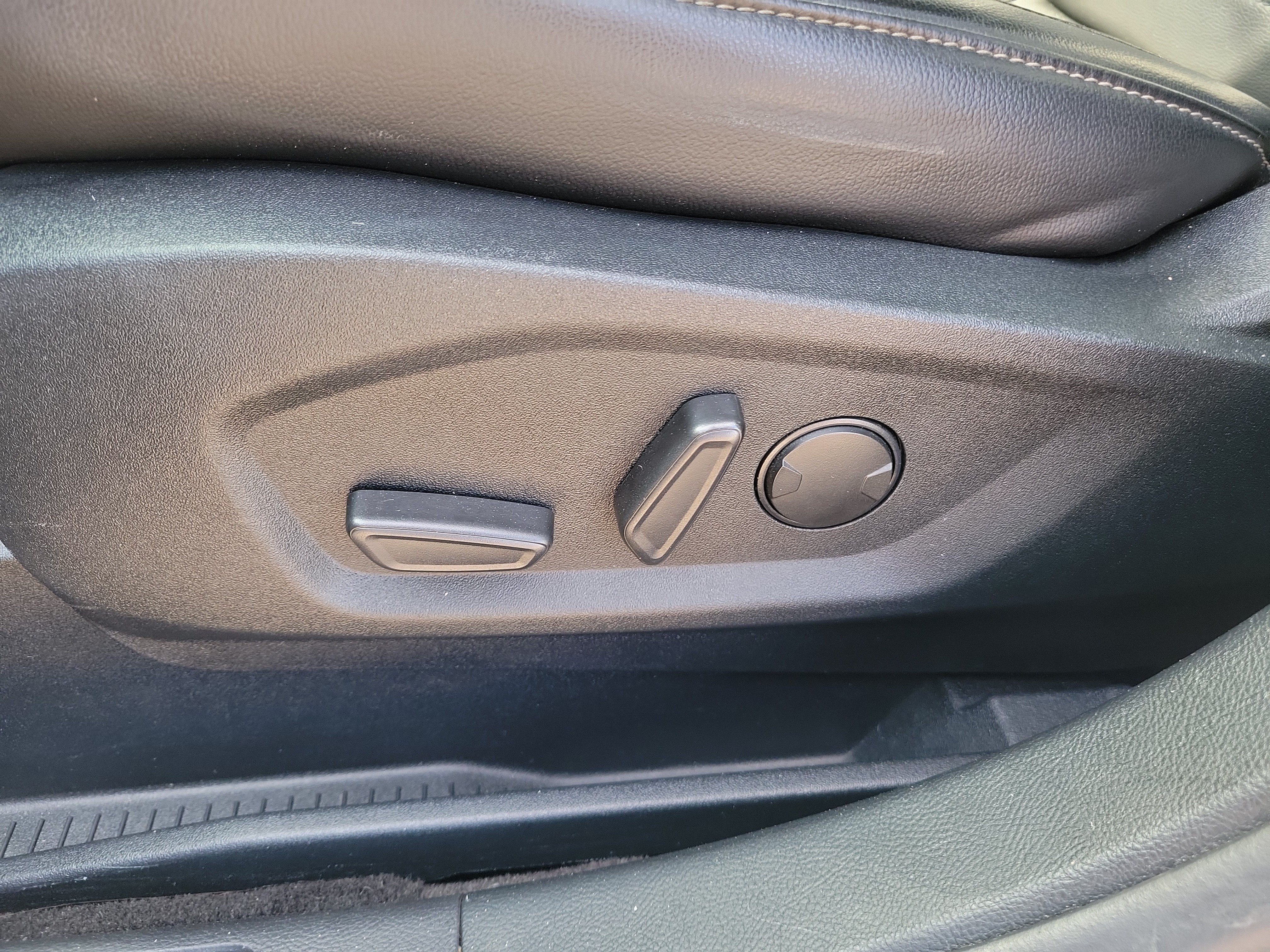 Used 2020 Gray Ford SEL image 19