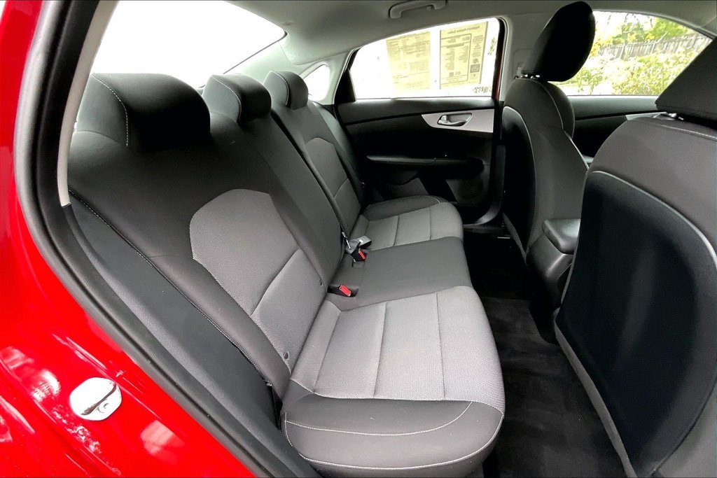 Used 2023 Red Kia LXS image 27