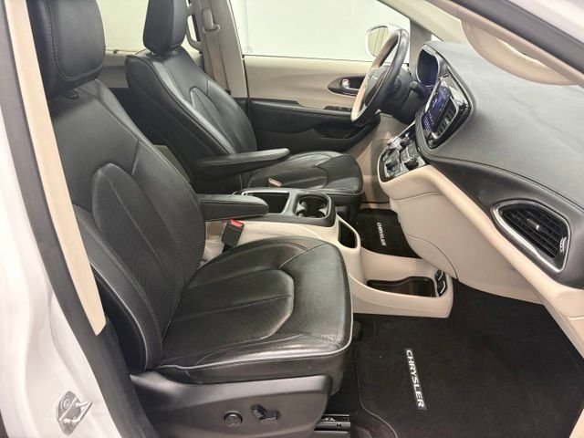 Used 2018 White Chrysler Limited image 38