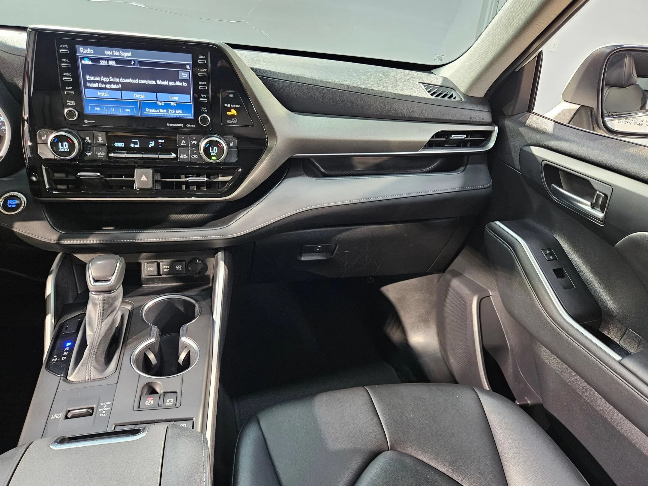 Used 2021 Blizzard Pearl Toyota XLE image 11