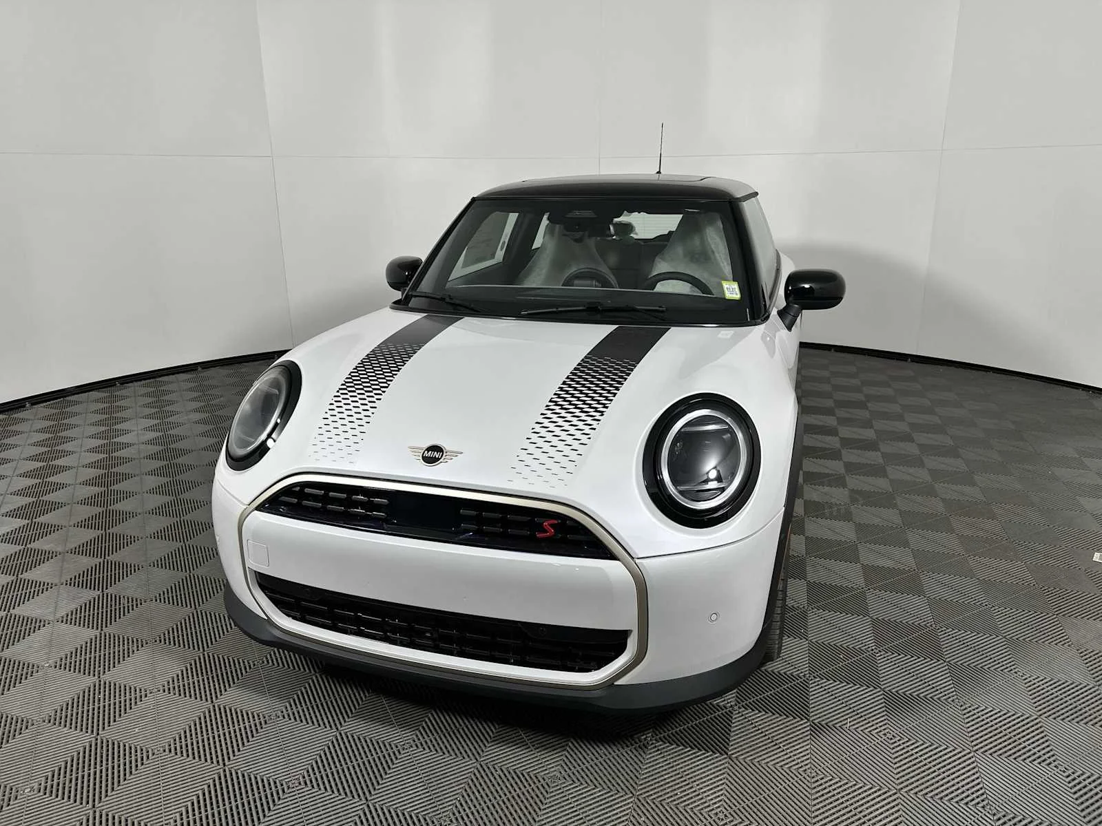 New 2026 Nanuq White Metallic MINI Signature Plus image 7