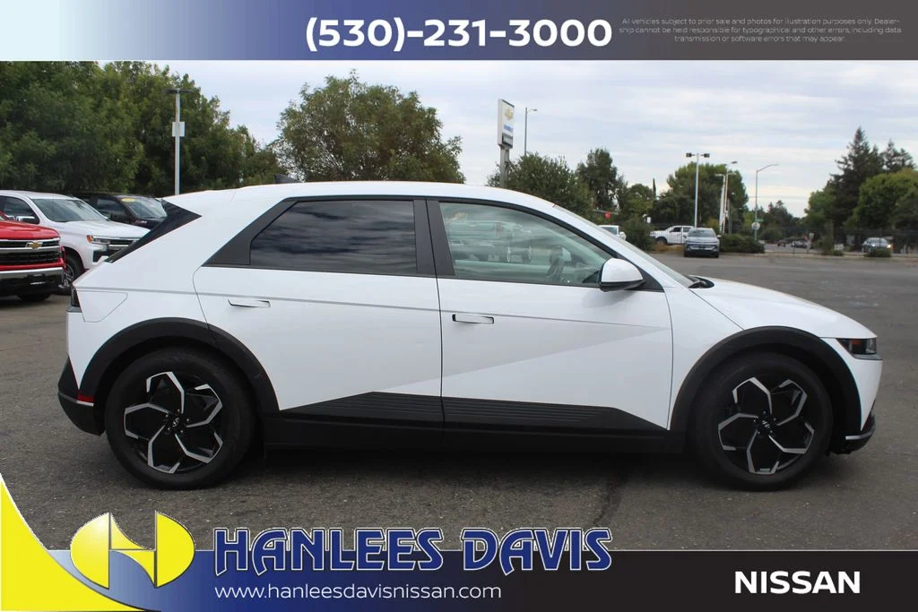Used 2024 White Hyundai SEL image 6