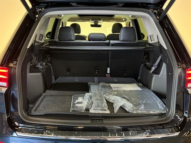 New 2026 Black Volkswagen 2.0T SE w/Technology image 5