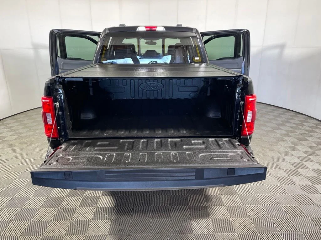 Used 2023 Agate Black Metallic Ford XLT image 22