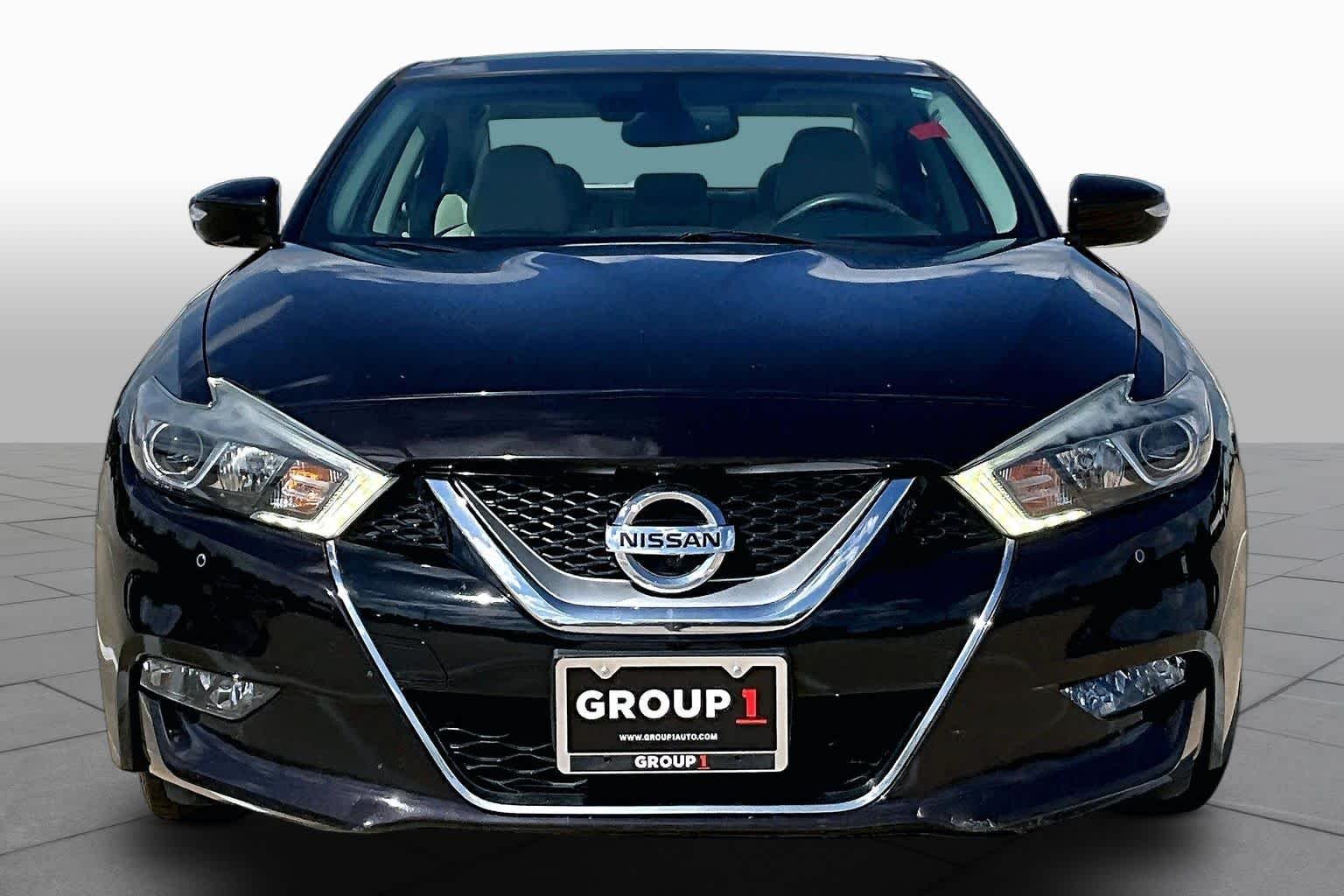 Used 2017 Bordeaux Black Nissan Platinum image 4