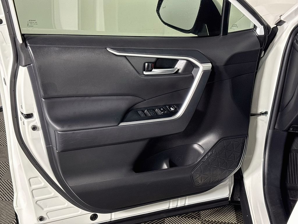 Used 2024 White Toyota XLE image 10