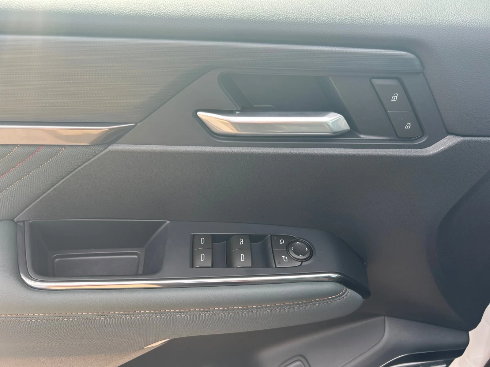 New 2027 Summit White GMC AT4 AWD image 17