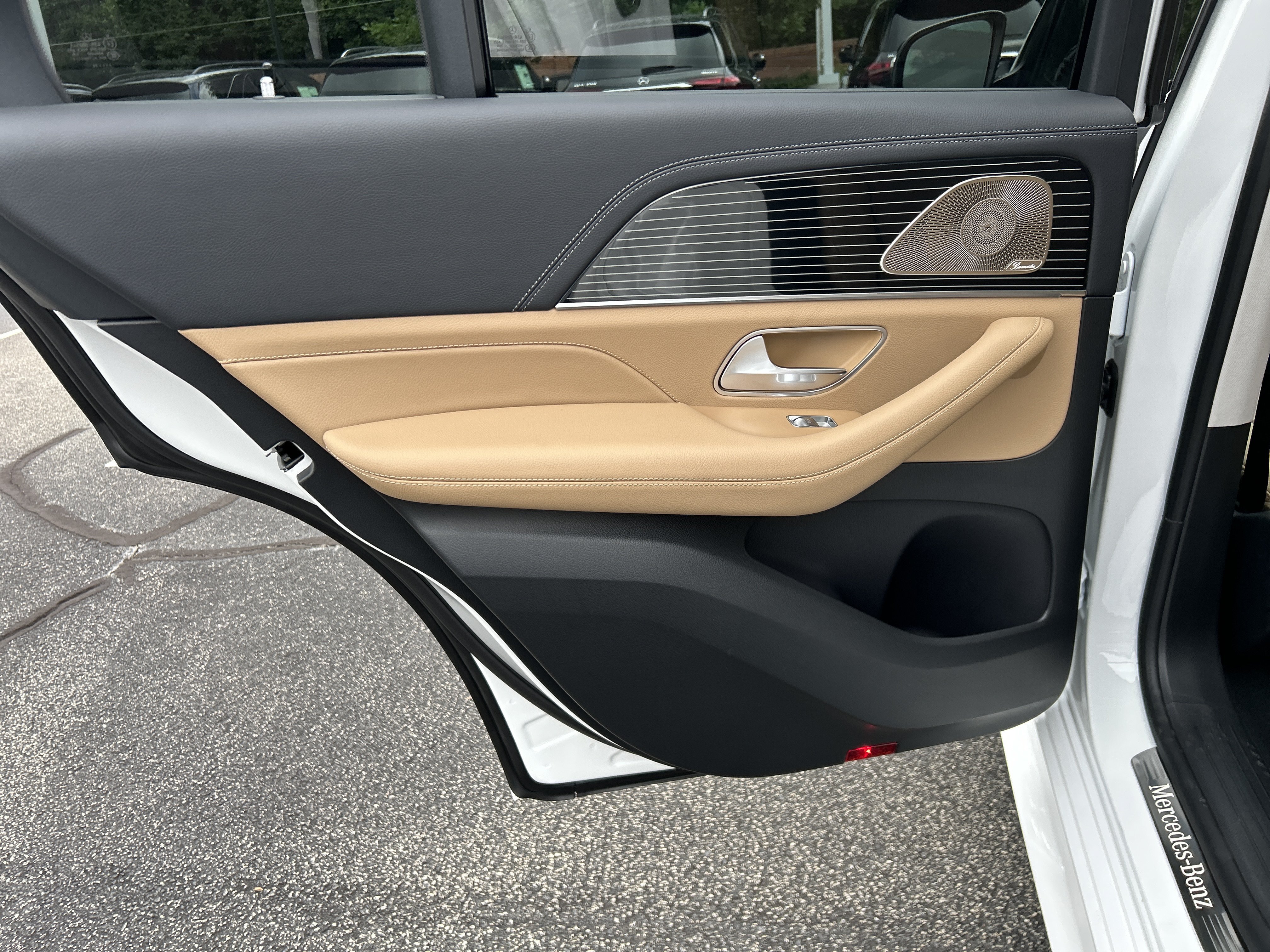 New 2026 MANUFAKTUR Moonlight White Metallic Mercedes-Benz GLE 450 4MATIC® SUV image 34