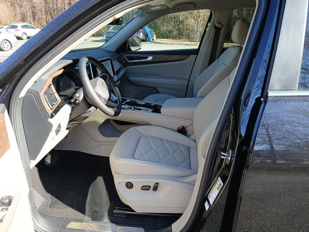 New 2026 Black Volkswagen 2.0T SE w/Technology image 9
