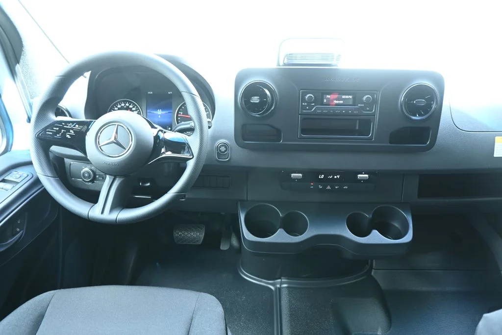 Used 2026  Mercedes-Benz Cargo 144 WB image 15