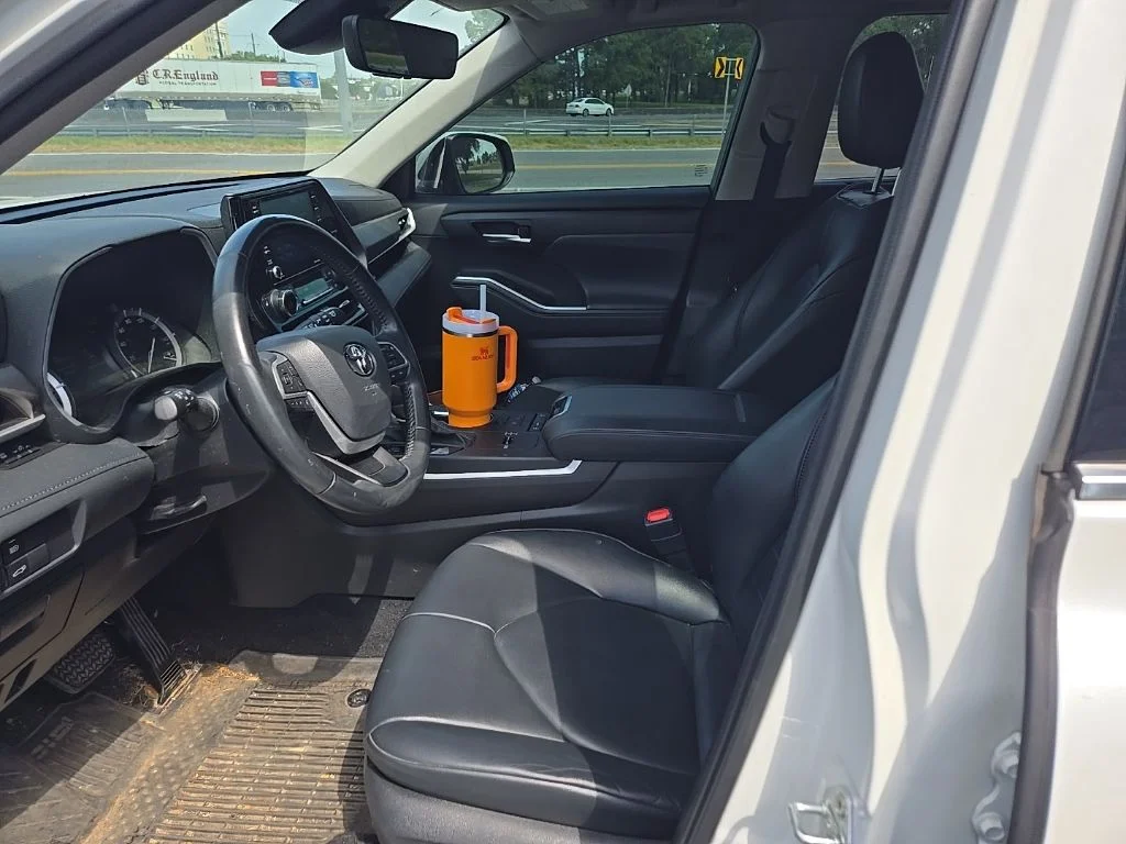 Used 2022 Beige Toyota XLE image 13