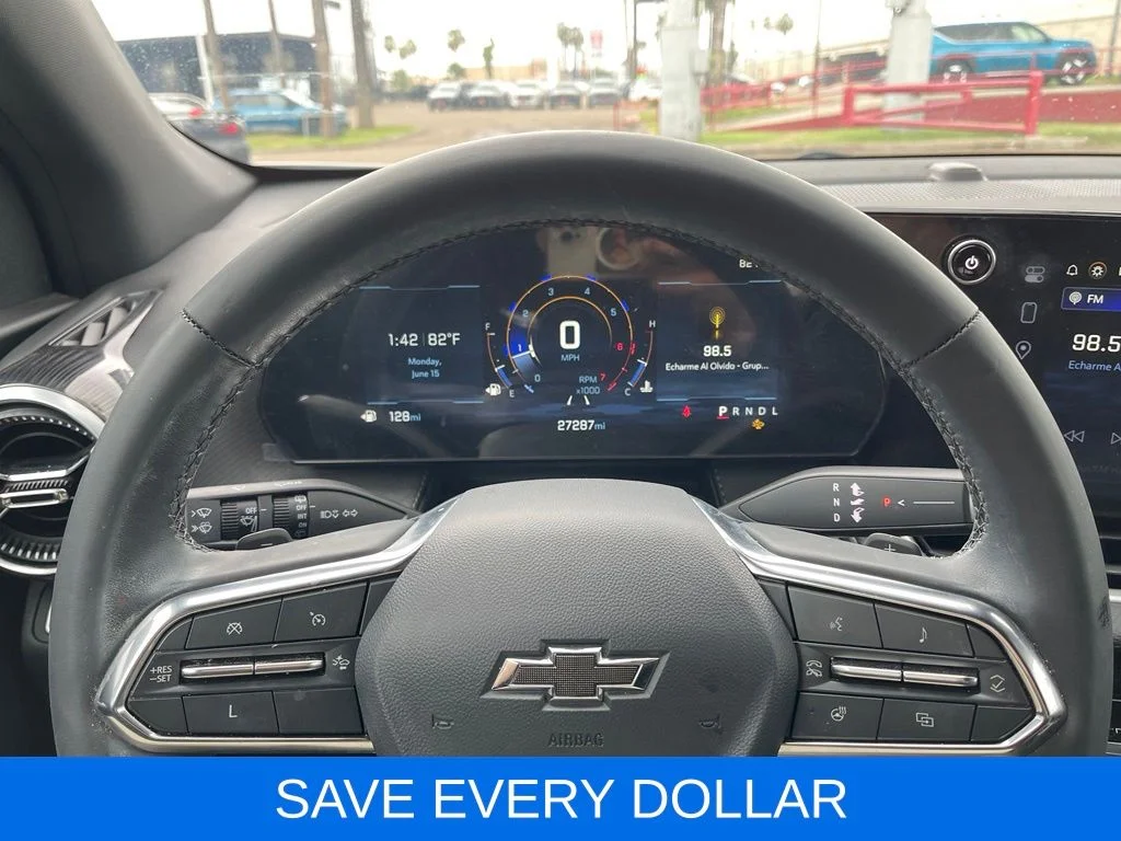 Used 2025 White Chevrolet LT image 8