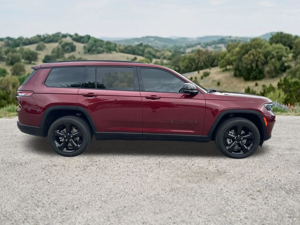 Used 2023 Red Jeep Altitude X image 7