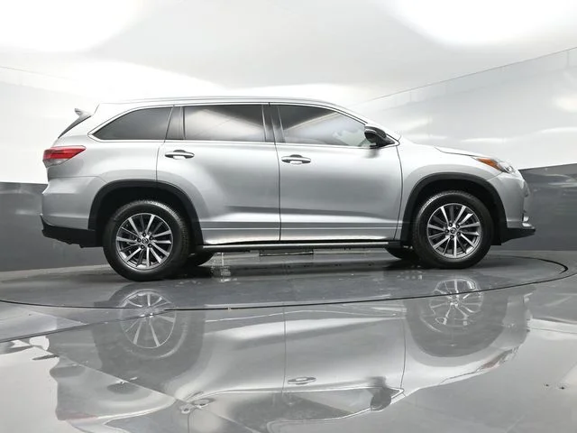 Used 2017 Silver Toyota XLE image 54