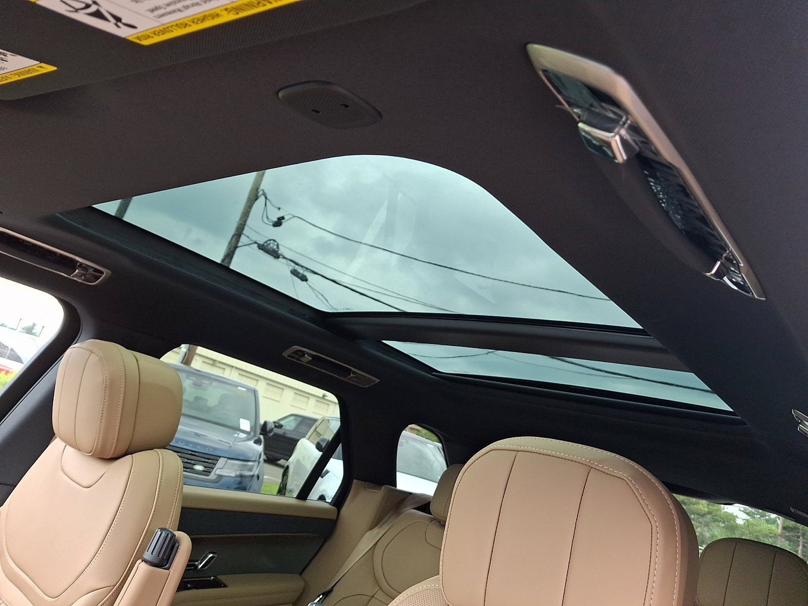 New 2026 Santorini Black LAND ROVER SE image 11