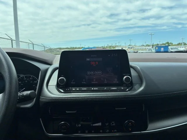 2022 Nissan Rogue SV - Photo 11