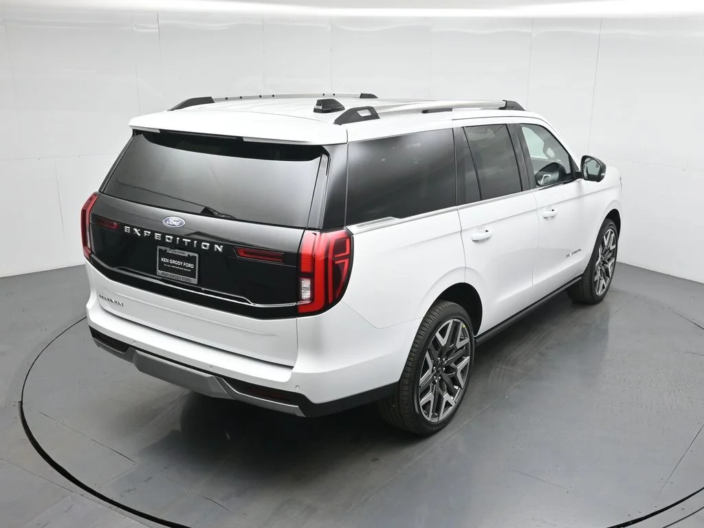 New 2025 Oxford White Ford Platinum image 41