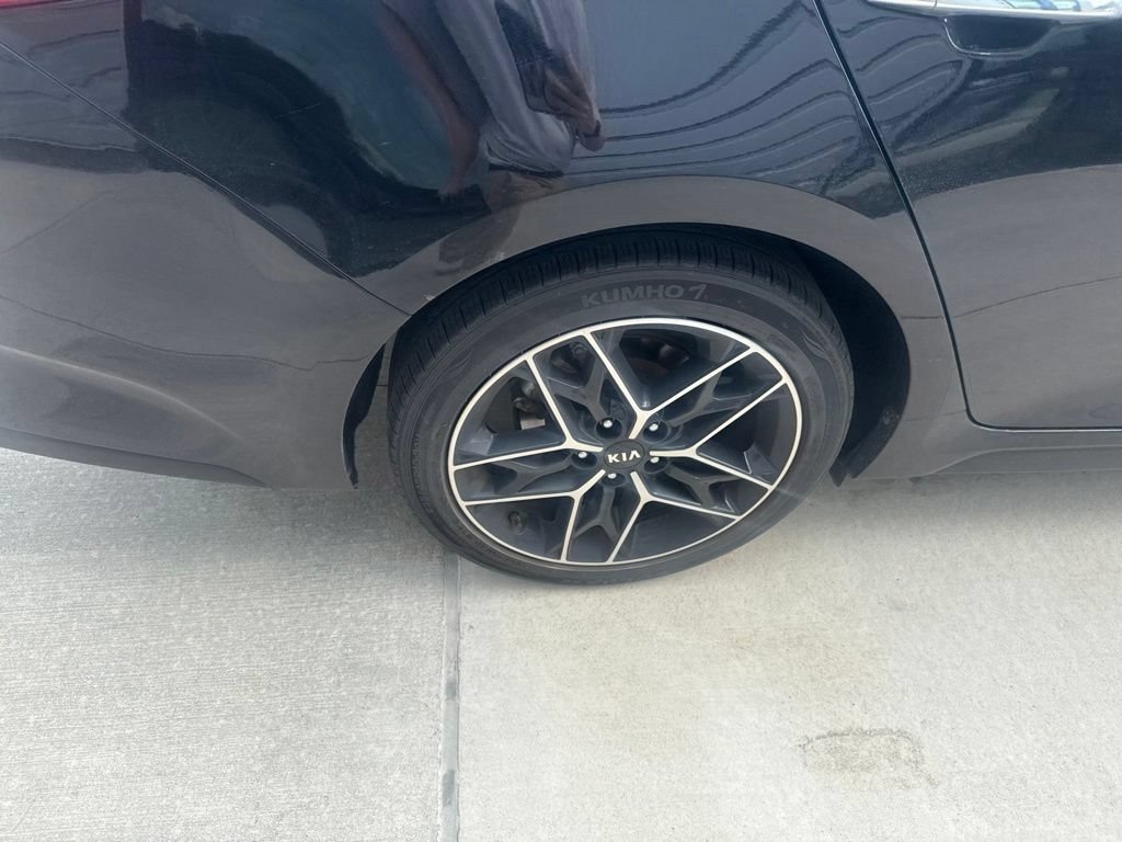 Used 2020 Ebony Black Kia SE image 11