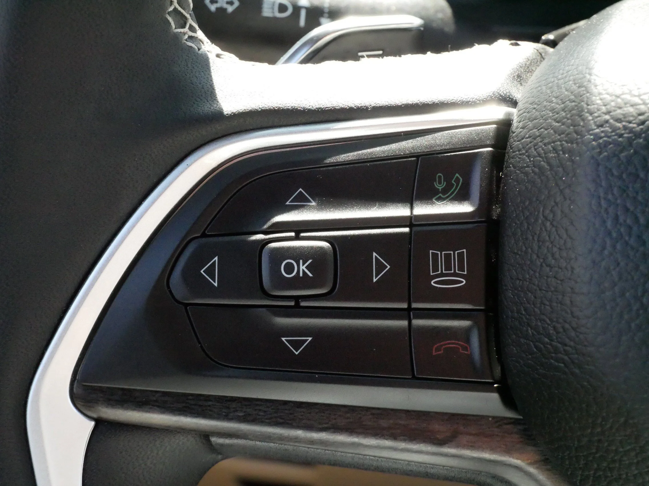 Used 2025 Bright White Clearcoat Jeep Limited image 26