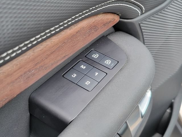Used 2025 Bronze Land Rover Dynamic SE image 28