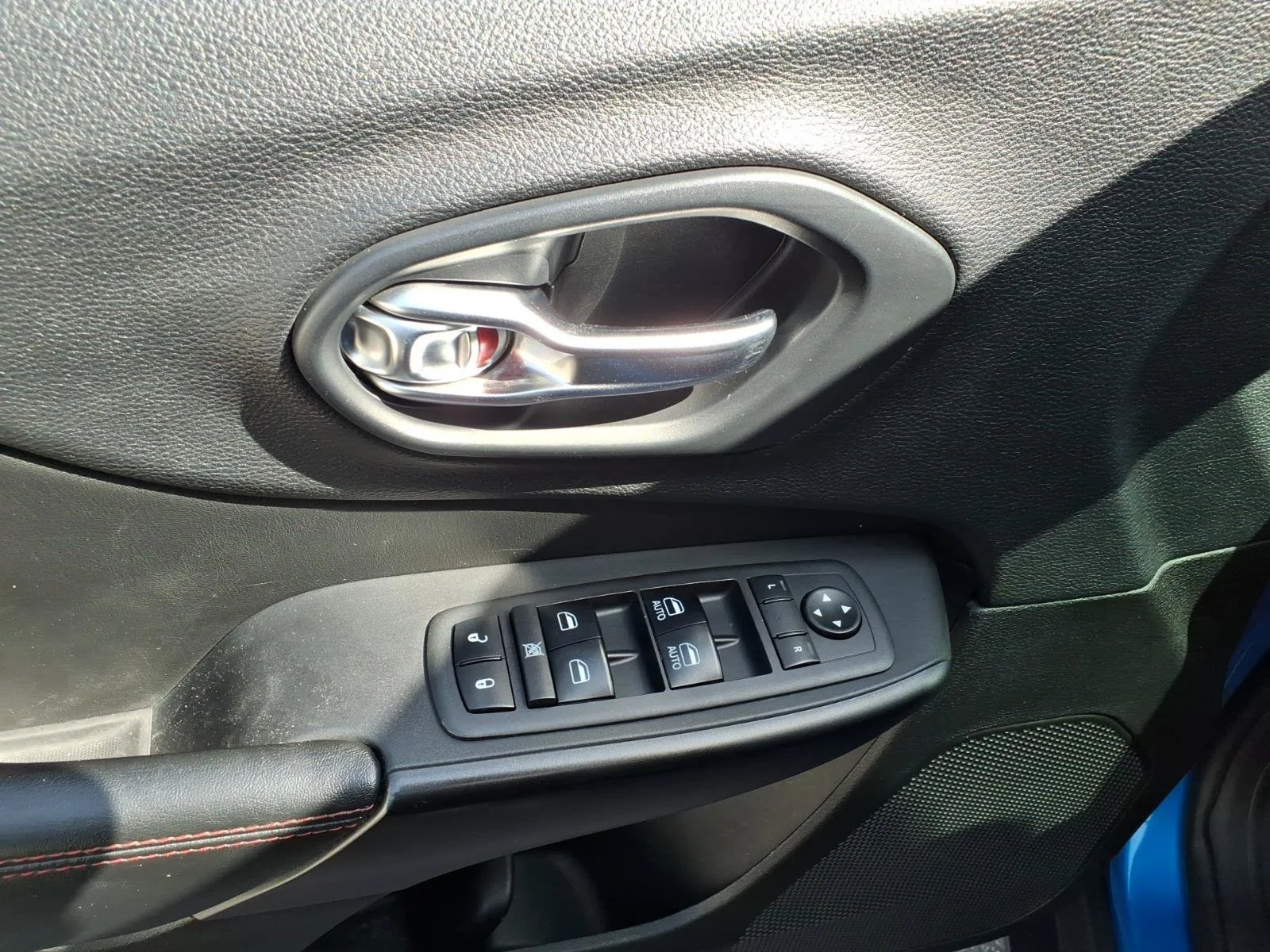 Used 2019 Hydro Blue Pearlcoat Jeep Trailhawk image 15