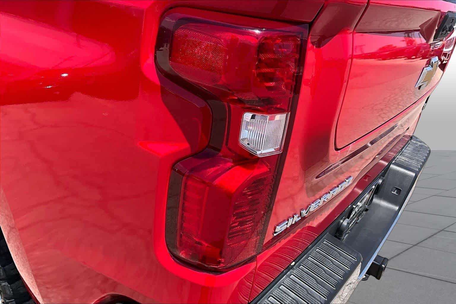 Used 2022 Red Chevrolet LT image 28
