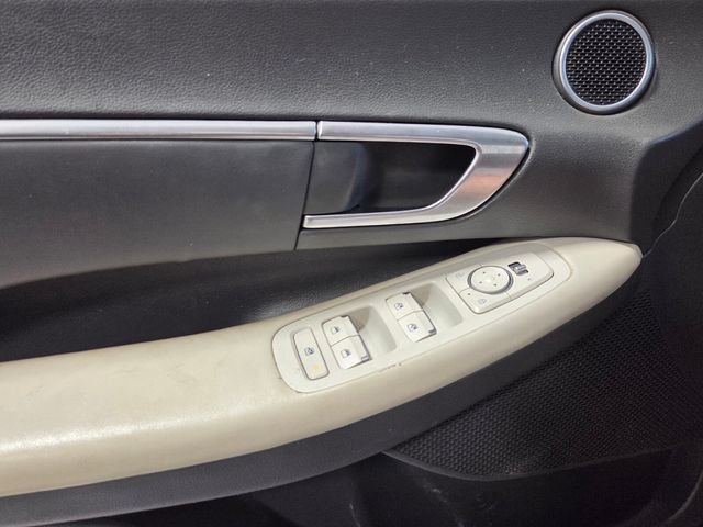 Used 2023 Black Hyundai SEL image 24