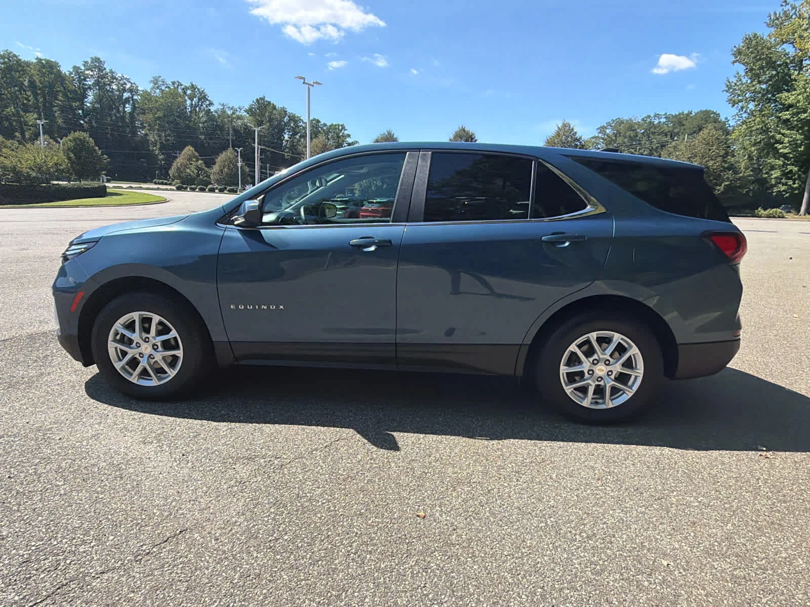 Used 2024 Lakeshore Blue Metallic Chevrolet LT image 10