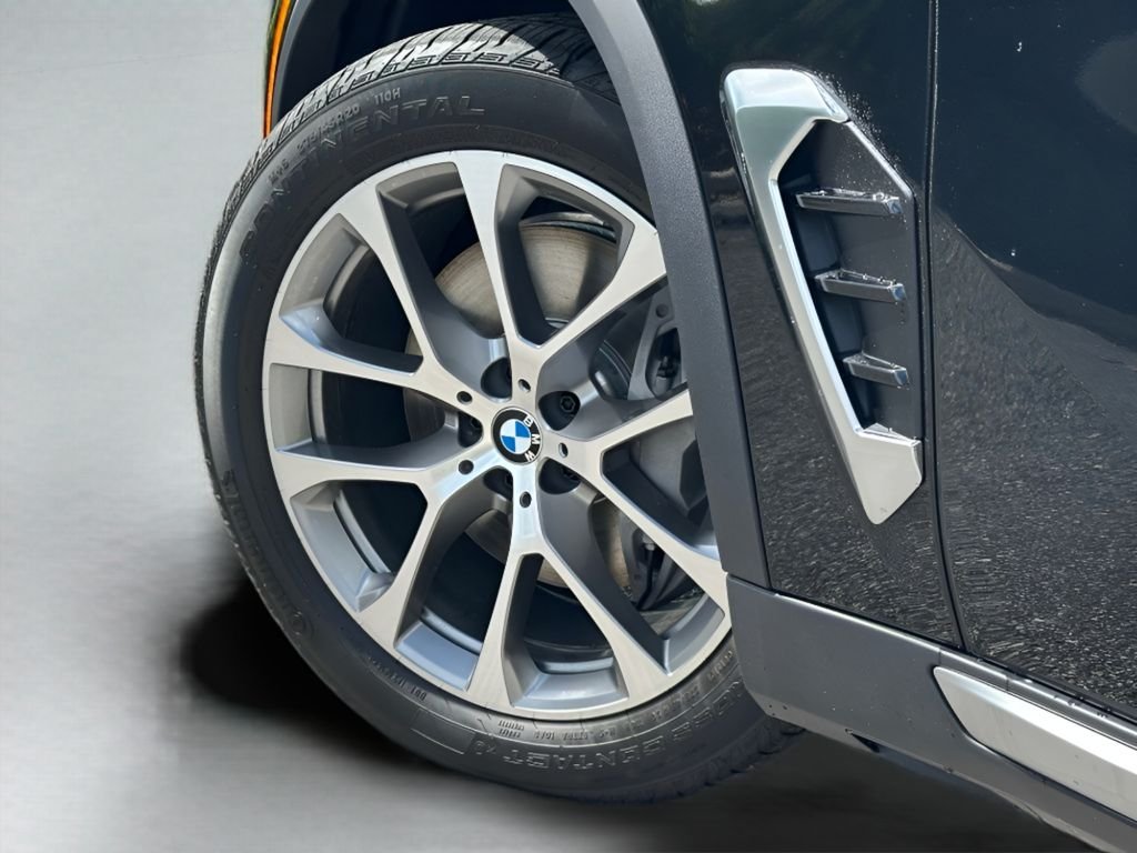 New 2026 Black Sapphire Metallic BMW xDrive50e image 26