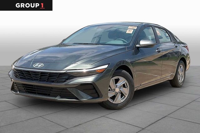 Pre-Owned 2026 Hyundai Elantra SE FWD 4dr Car