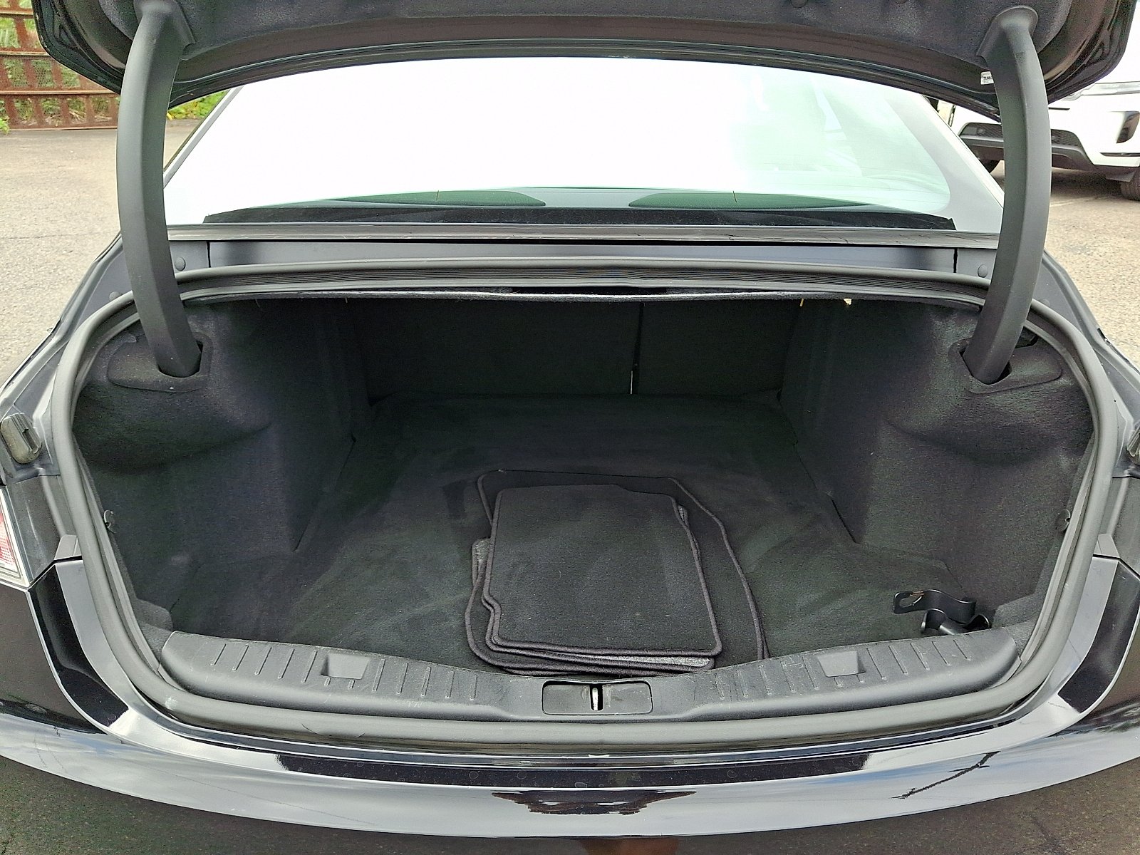 Used 2020 Infinite Black Metallic - UM Lincoln Standard image 27