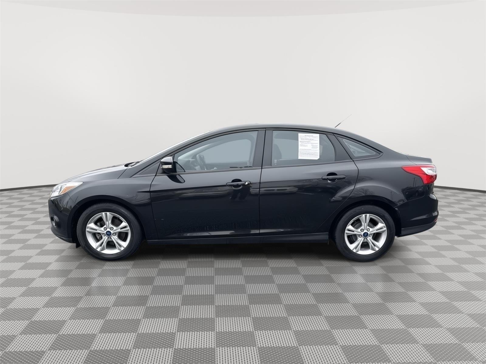Used 2013 Tuxedo Black Metallic Ford SE image 10