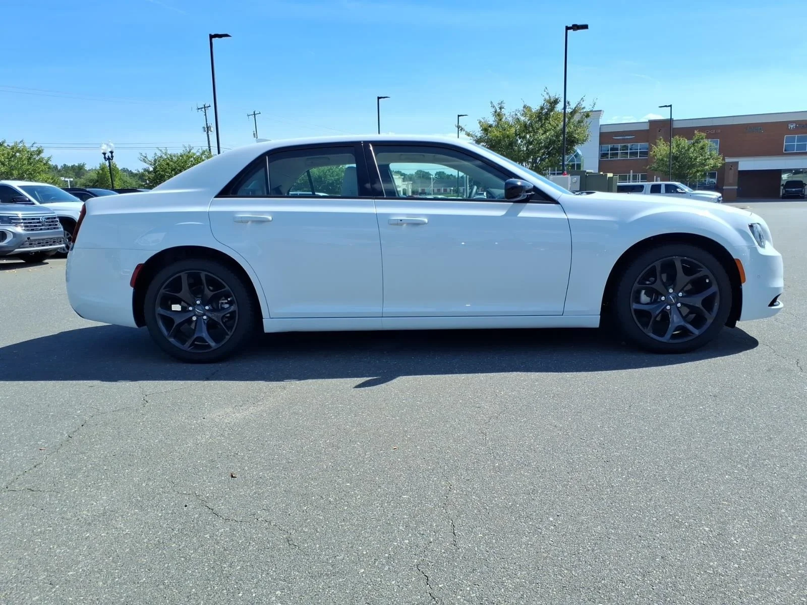 Used 2023 Bright White Clearcoat Chrysler Touring image 9