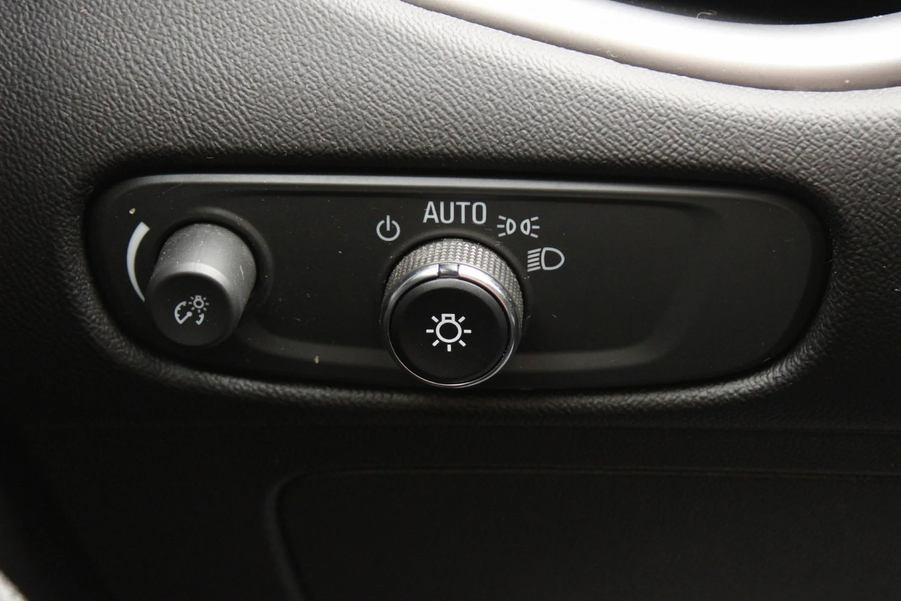 Used 2024 Lakeshore Blue Metallic Chevrolet 4dr Sdn 1LT image 10