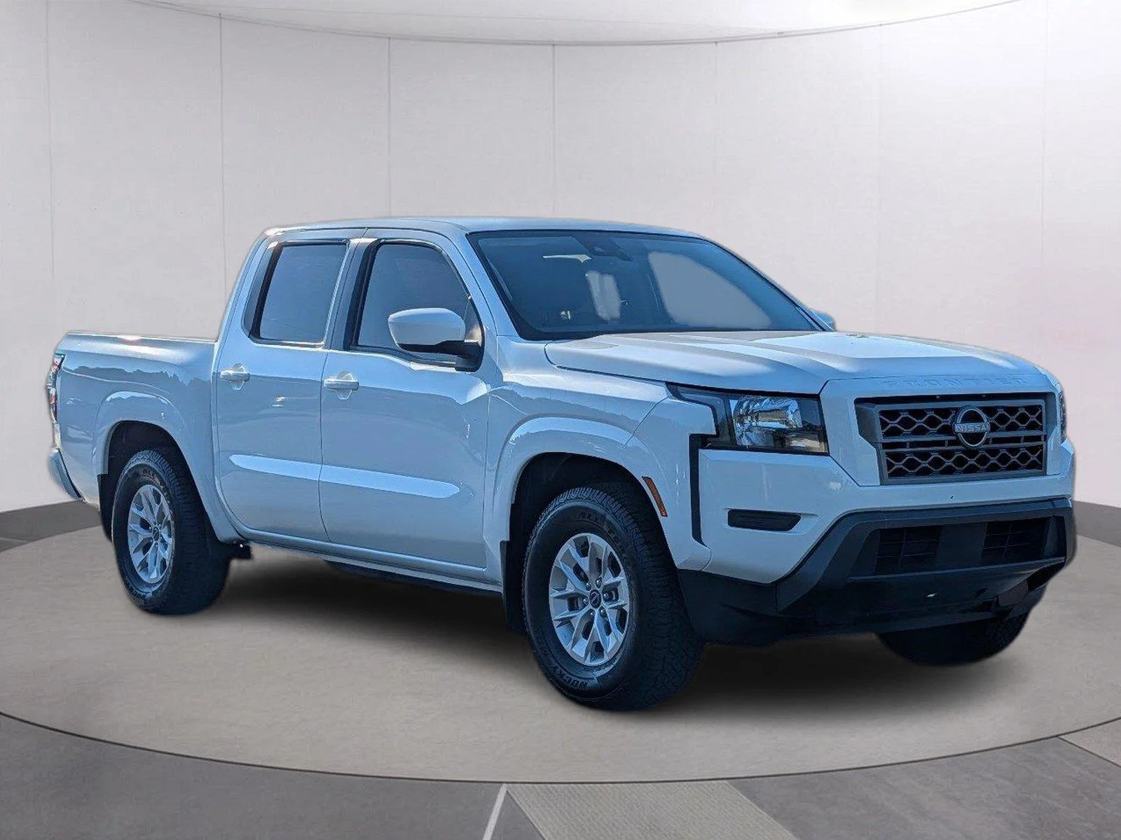Used 2024 Glacier White Nissan SV image 8