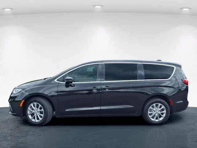 Used 2024 Black Chrysler Touring L image 14