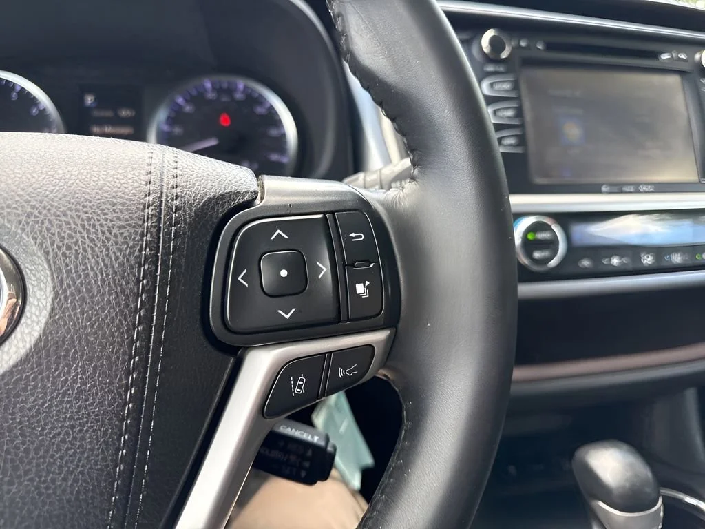 Used 2019  Toyota LE image 10