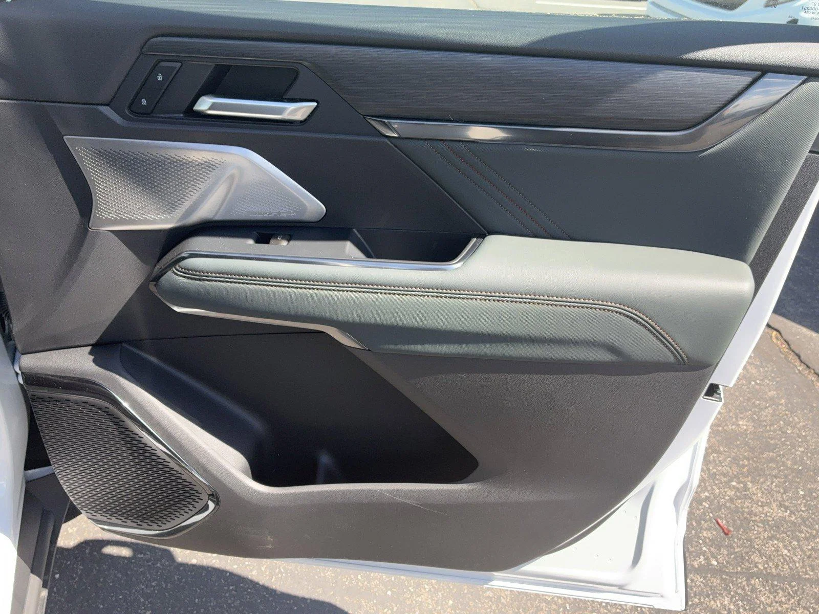 New 2027 Summit White GMC AT4 image 9