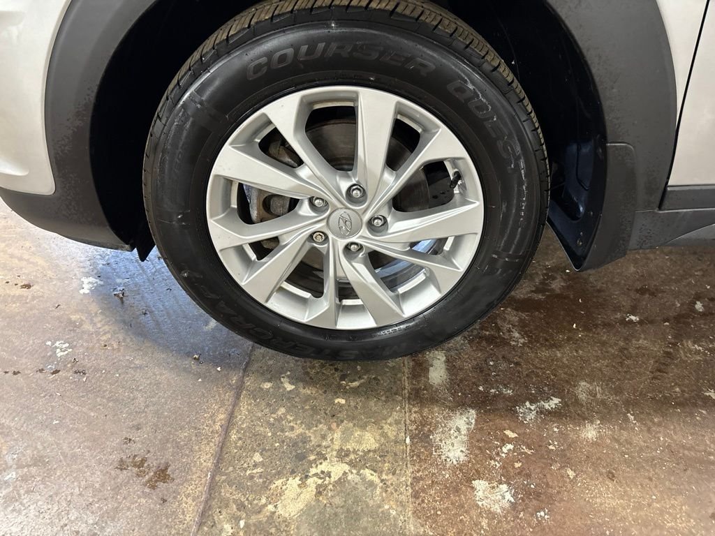 Used 2020 Silver Hyundai Value image 9