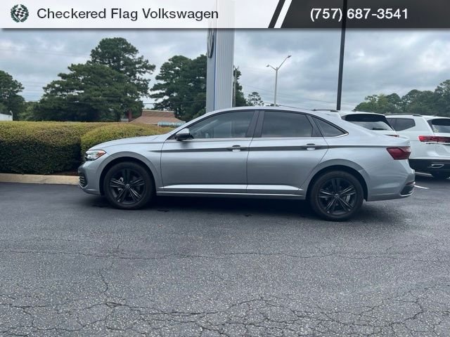 Used 2023 Pyrite Silver Metallic Volkswagen 1.5T SE image 4