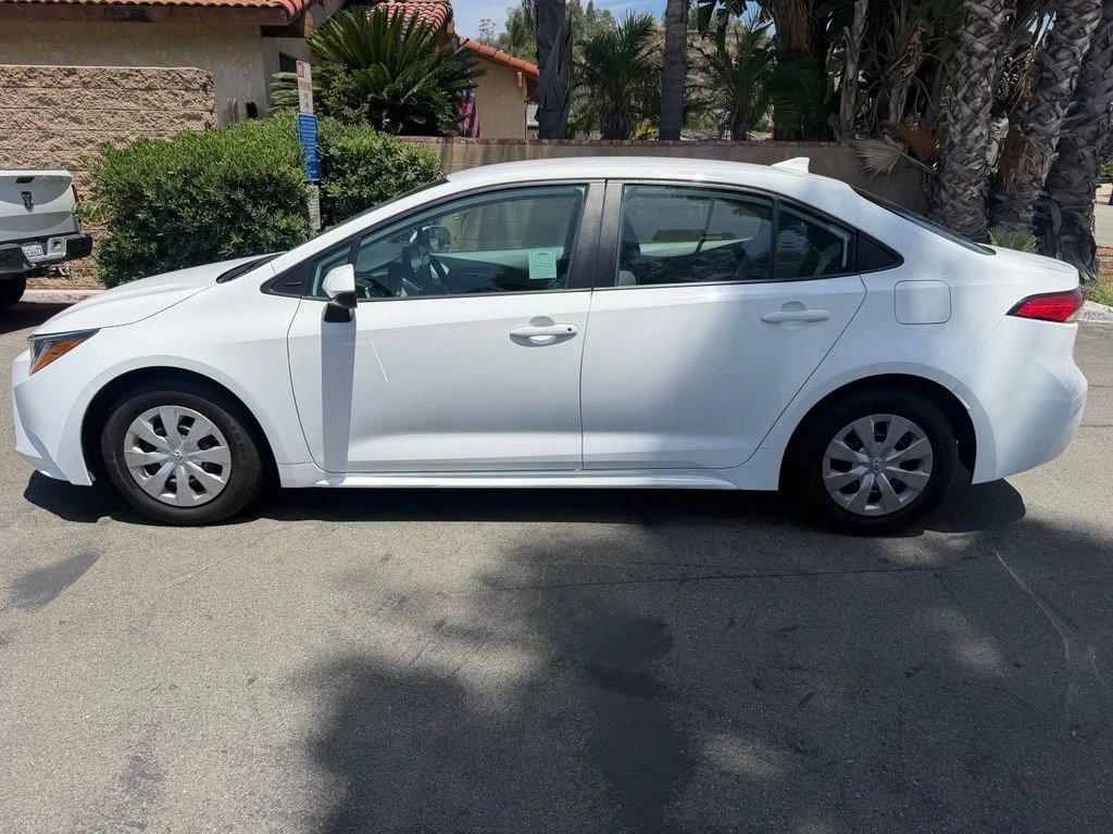Used 2021 White Toyota L image 8