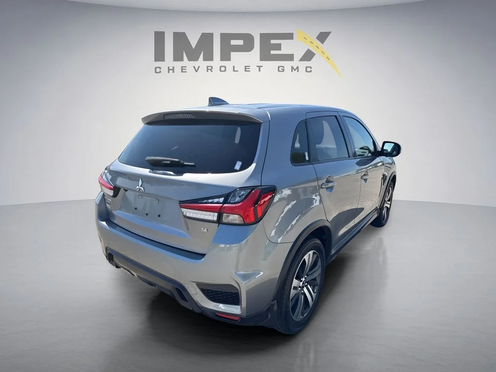 Used 2022  Mitsubishi 2.0 SE image 5