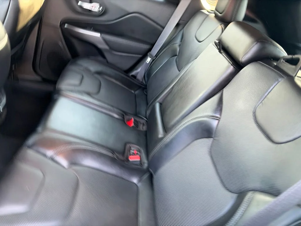 Certified Used 2022 Gray Jeep Latitude Lux image 19