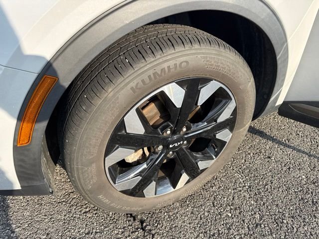 Used 2023 Gray Kia X-Line image 9