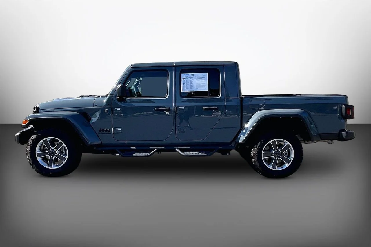 Used 2024 Gray Jeep Sport S image 5