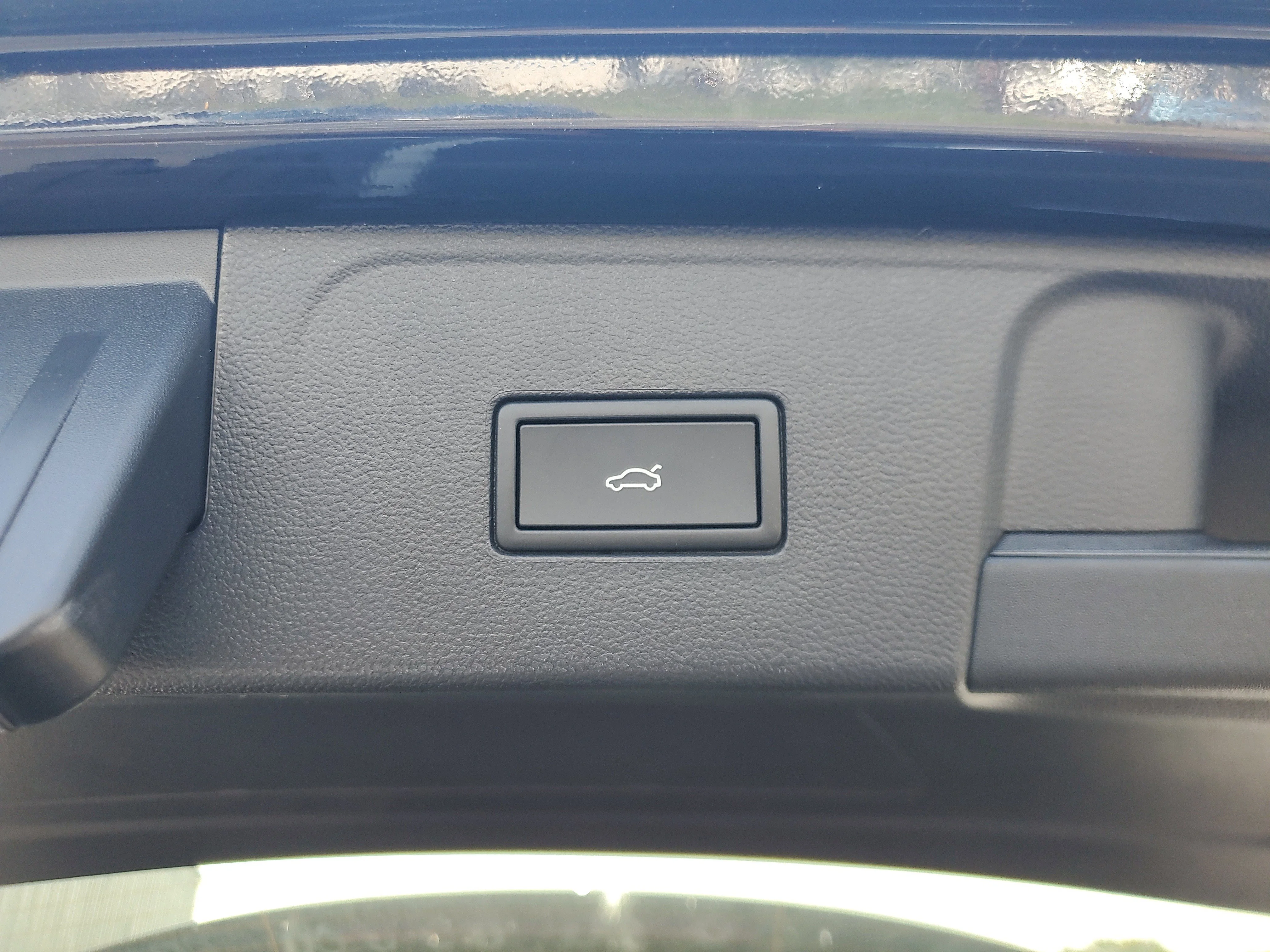 New 2026 Black Volkswagen 2.0T SE w/Technology image 7