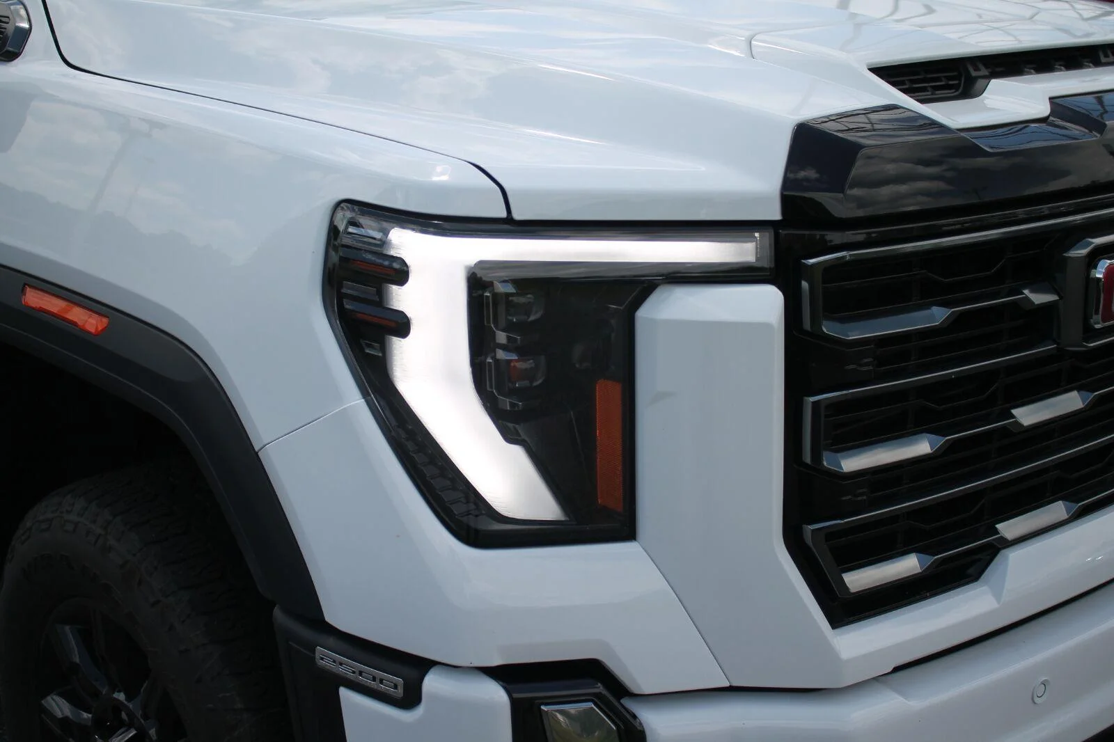 Used 2024 Summit White GMC AT4 image 11