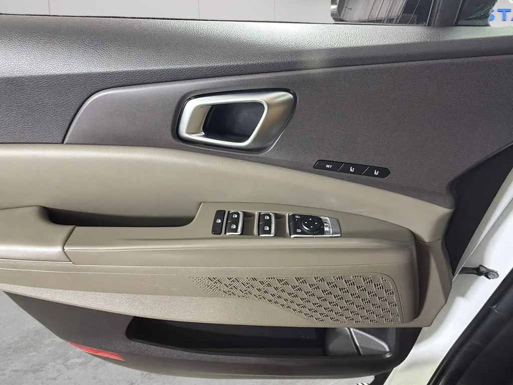 Used 2025 White Kia EX image 26