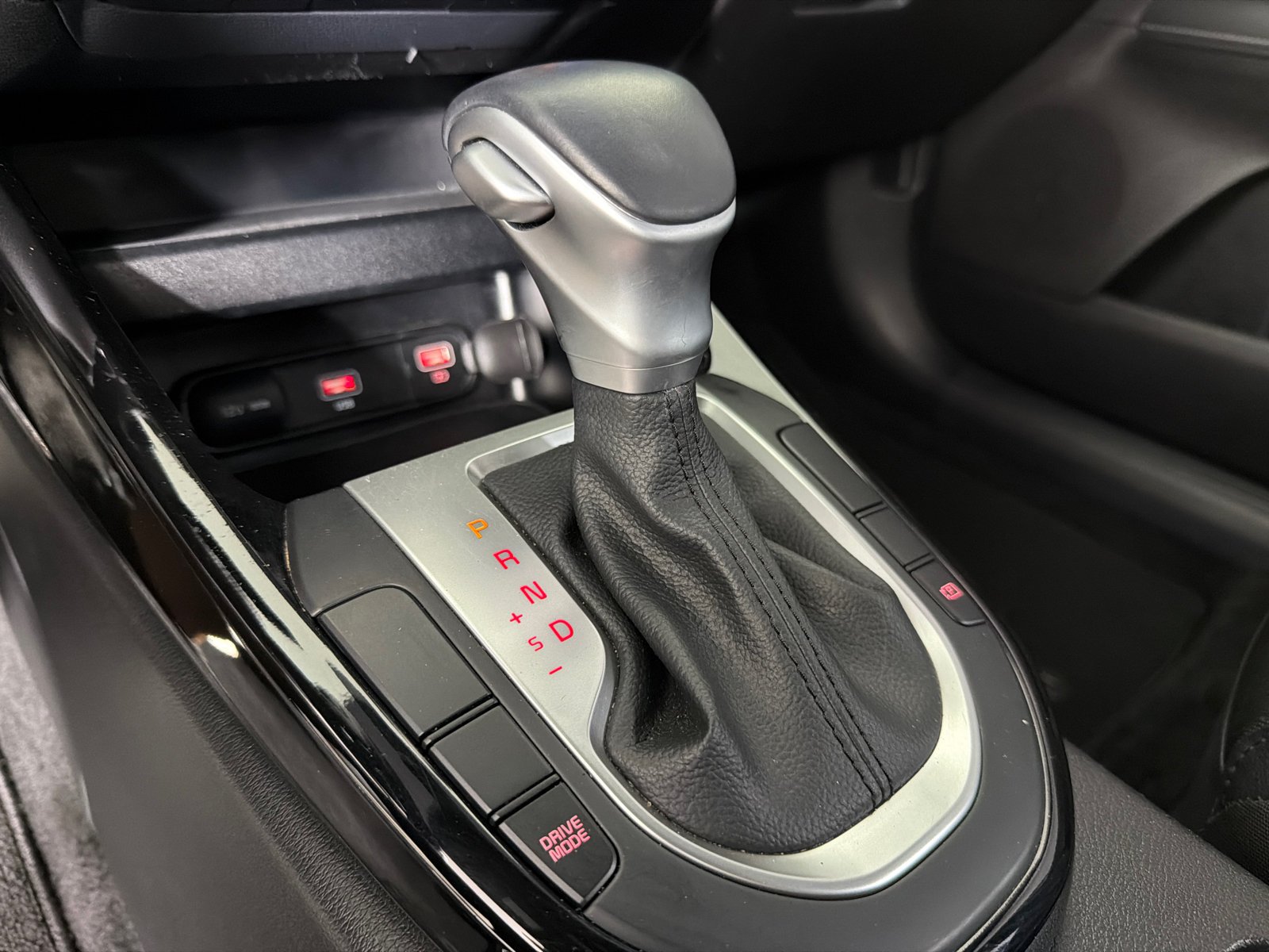 Used 2023 Snow White Pearl Kia GT-Line image 30