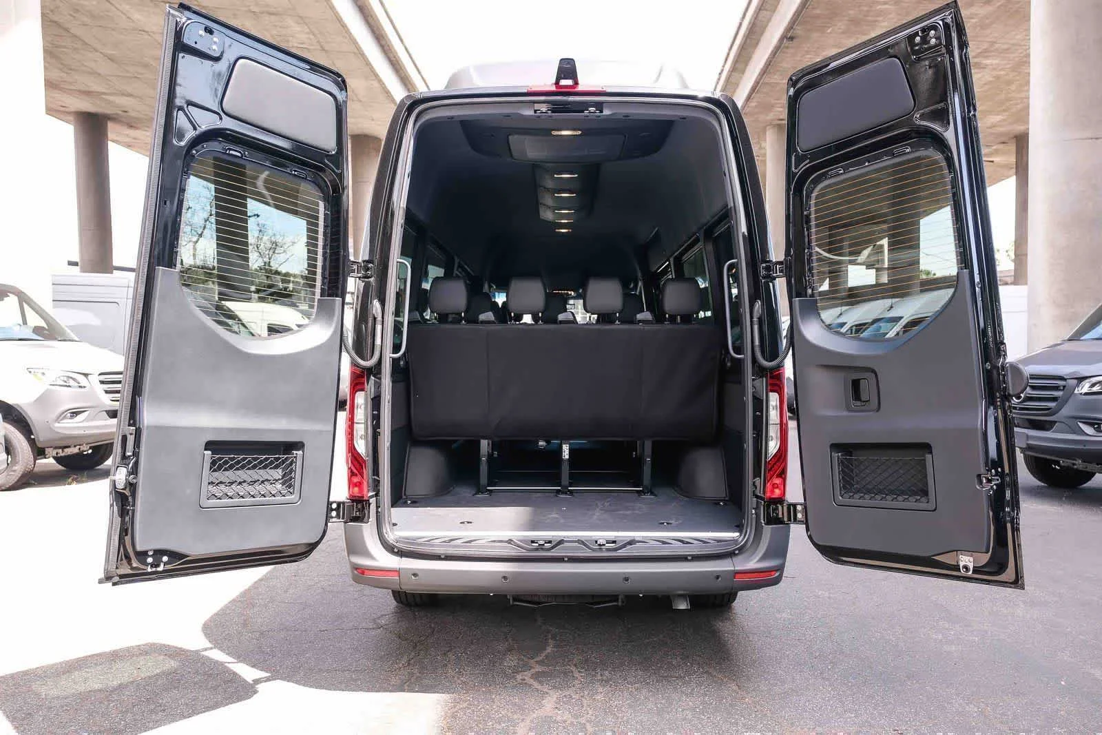 New 2026 Obsidian Black Metallic Mercedes-Benz Passenger 170WB High Roof RWD 2.0L I4 Diesel Turbo image 33